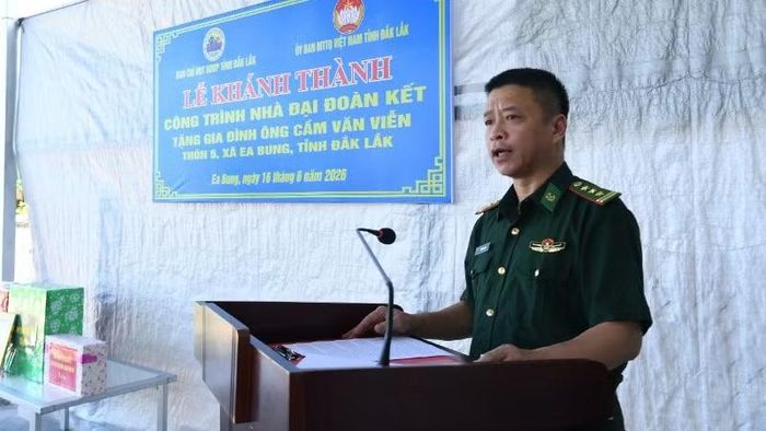 Thượng tá Trần Ngọc Anh phát biểu tại buổi lễ.