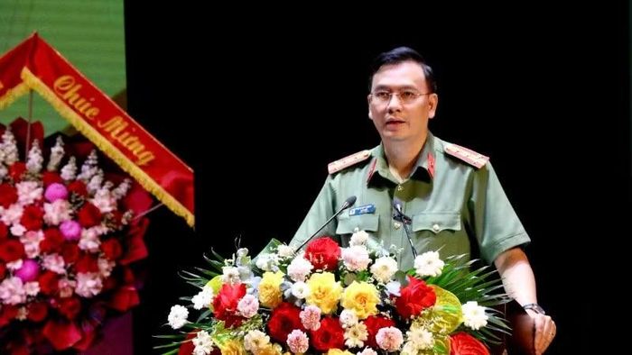 Đồng chí Đại tá Cù Quốc Thắng, Giám đốc Công an tỉnh Ninh Bình, phát biểu tại hội nghị.