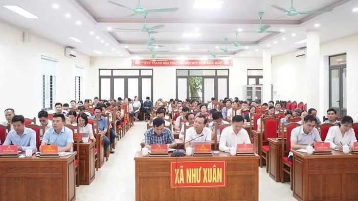Các đại biểu học tập, quán triệt nghị quyết tại điểm cầu trực tuyến xã Như Xuân.