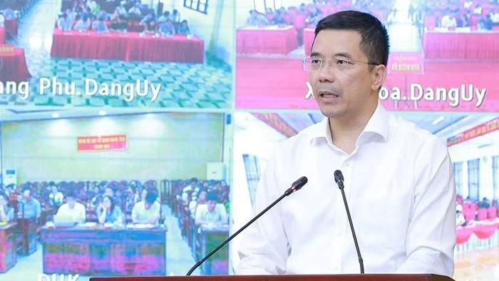 Đồng chí Nguyễn Hồng Phong, Ủy viên dự khuyết Trung ương Đảng, Phó Bí thư Thường trực Tỉnh ủy Thanh Hóa phát biểu kết luận hội nghị.