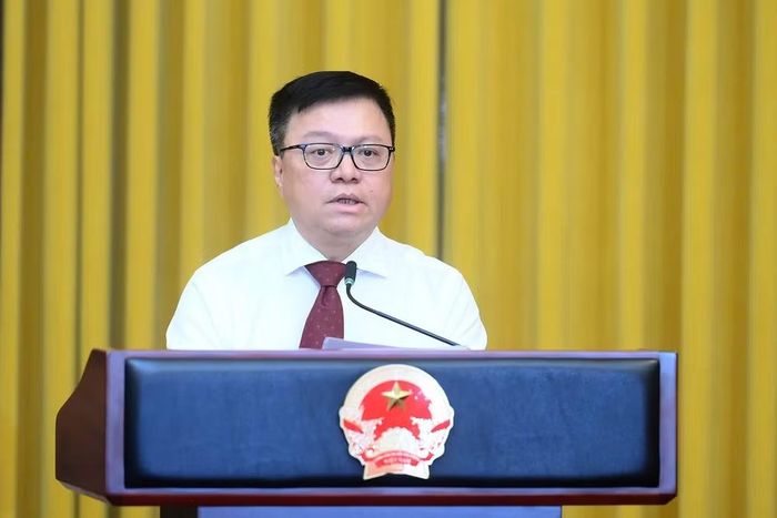 Đồng chí Lê Quốc Minh, Ủy viên Trung ương Đảng, Tổng Biên tập Báo Nhân Dân, Phó Trưởng Ban Tuyên giáo và Dân vận Trung ương, Chủ tịch Hội Nhà báo Việt Nam, phát biểu tại cuộc gặp mặt. (Ảnh: ĐĂNG KHOA)