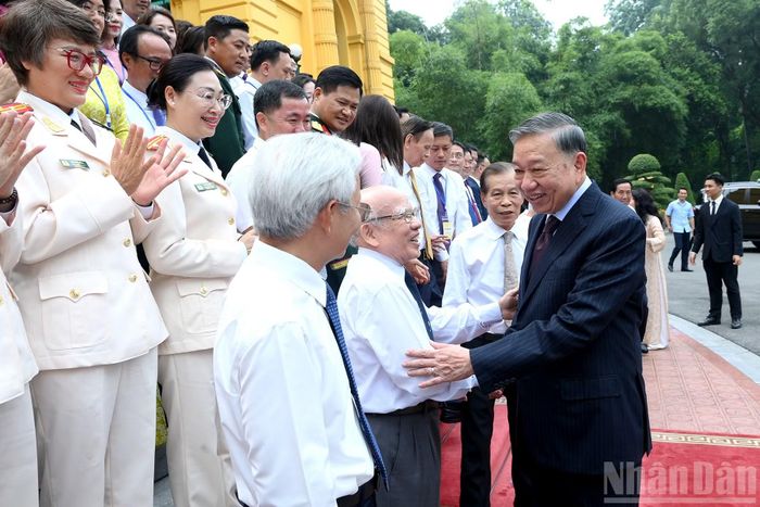 Tổng Bí thư, Chủ tịch nước Tô Lâm gặp mặt 101 nhà báo tiêu biểu, đoạt Giải Báo chí Quốc gia qua các năm, nhân dịp Kỷ niệm 101 năm Ngày Báo chí cách mạng Việt Nam (21/6/1925-21/6/2026).