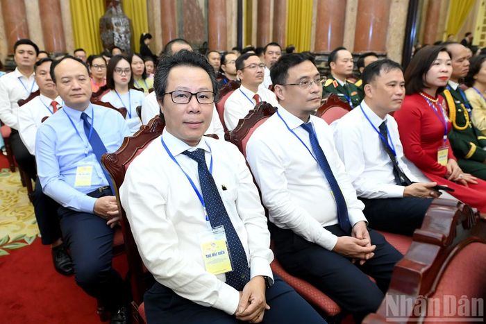 Các nhà báo tiêu biểu tham dự cuộc gặp mặt.