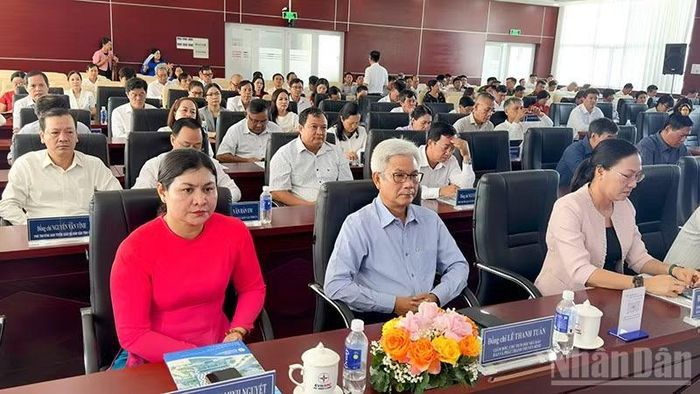 Đại biểu tham dự.