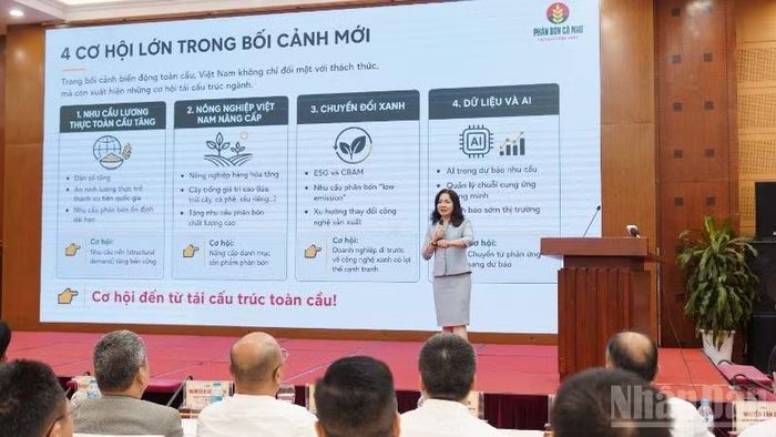 Bà Nguyễn Thị Hiền, Phó Tổng Giám đốc Tổng Công ty Phân bón Dầu khí Cà Mau chia sẻ những kinh nghiệm từ doanh nghiệp.