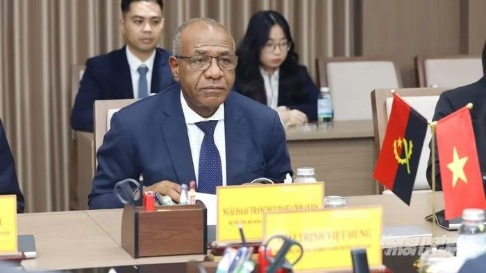 Bộ trưởng Nông nghiệp và Lâm nghiệp Angola Issac Francisco Maria dos Anjos cho biết Angola đặt mục tiêu tăng cường sản xuất trong nước nhằm giảm dần sự phụ thuộc vào nguồn lương thực nhập khẩu. (Ảnh: KHƯƠNG TRUNG)