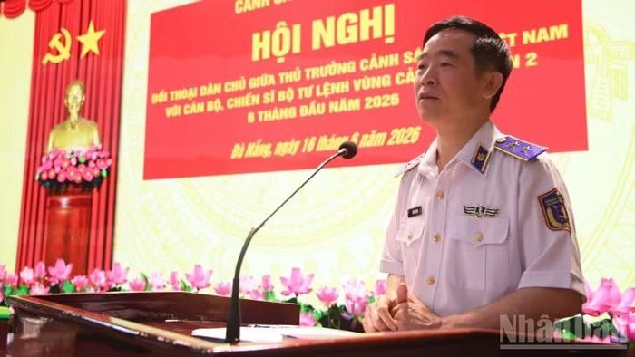 Chính ủy Cảnh sát biển Việt Nam đối thoại với cán bộ, chiến sĩ Vùng Cảnh sát biển 2.