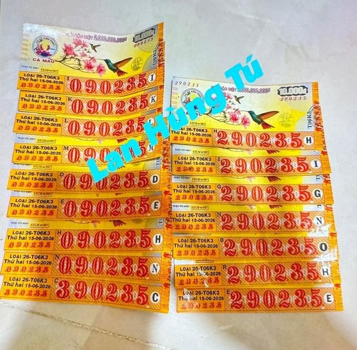 Giải độc đắc và giải an ủi của vé Cà Mau trúng tại tỉnh Tây Ninh. Ảnh: ĐLVS Lan Hùng Tú