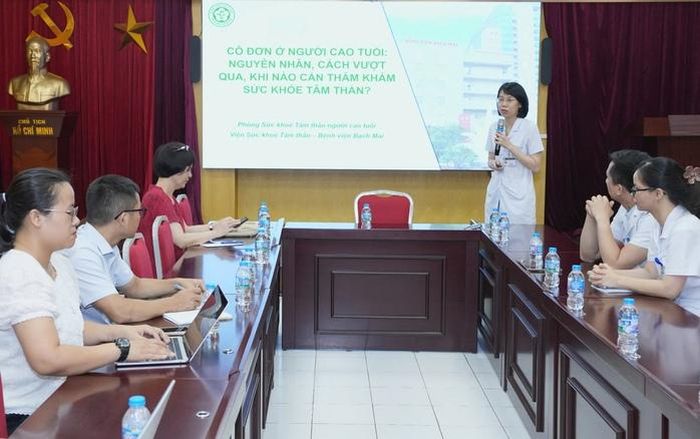 Bác sĩ Nguyễn Thị Phương Mai cảnh báo về tình trạng cô đơn ở người cao tuổi