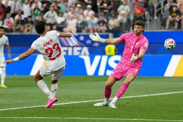 Danh hiệu Superior Player of the Match thuộc về "lão tướng" 36 tuổi tuyển Iran
