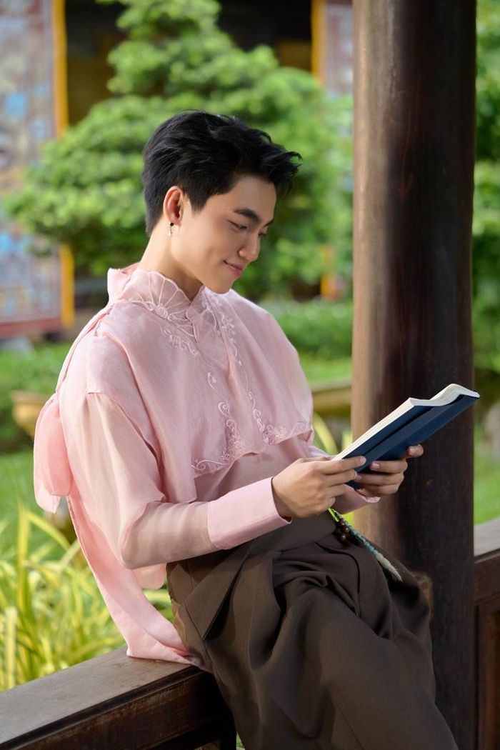 Hình ảnh MONO trong "Công tử văn thơ"