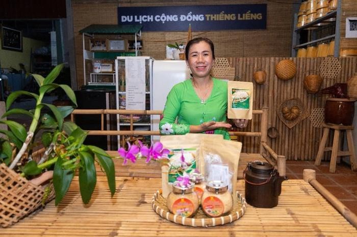 Từ hạt muối quê nhà, người dân Thiềng Liềng đang xây dựng sản phẩm OCOP gắn với du lịch cộng đồng.