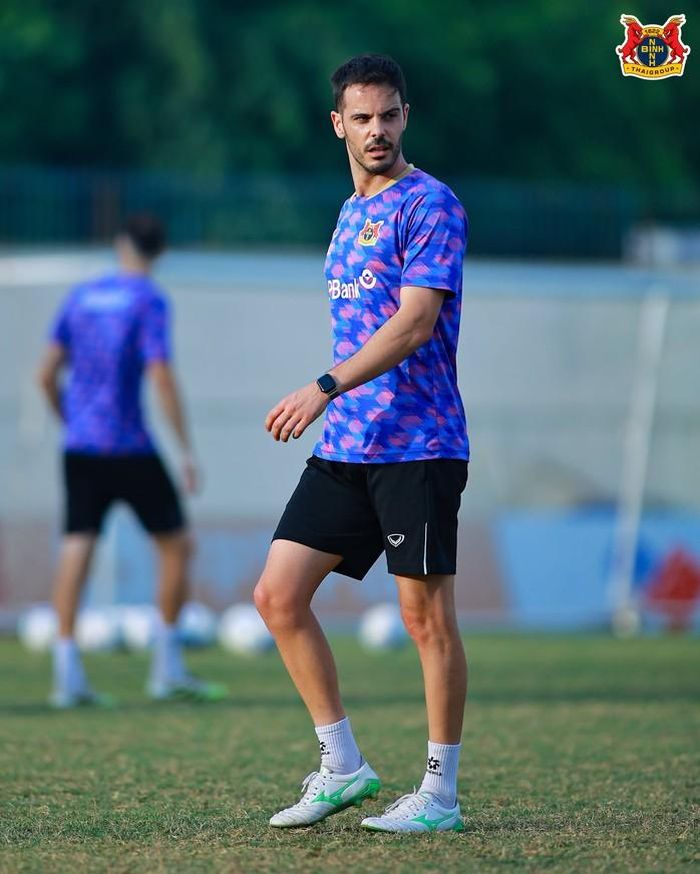 ...và Chuyên gia phân tích Leal Del Ojo Nunez Juan Carlos đều chia tay Ninh Bình FC