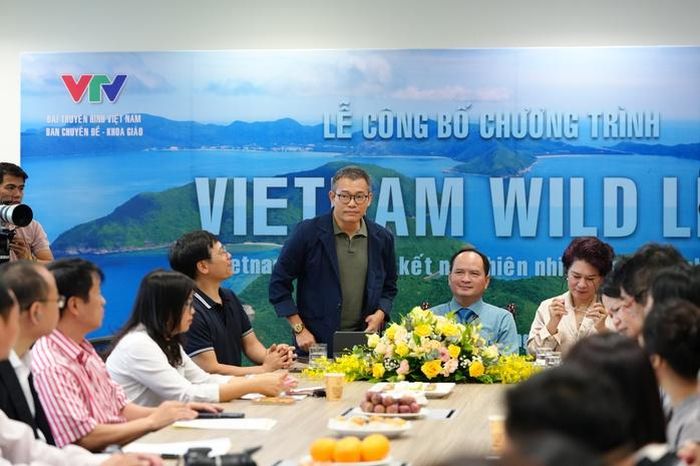 NSND - đạo diễn Nguyễn Hoàng Lâm cho hay điểm đặc biệt của chương trình là khán giả được đồng hành trực tiếp cùng những câu chuyện đang diễn ra trong tự nhiên.