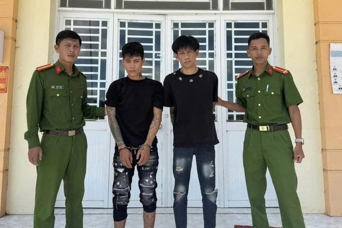 Hai nghi phạm bị công an bắt giữ. Ảnh: Công an TPHCM