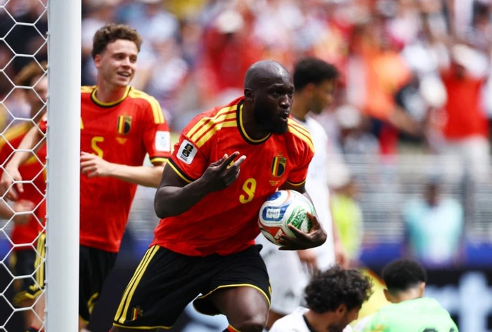  Lukaku ăn mừng khi đội nhà ghi bàn quân bình tỷ số. Ảnh: Reuters.