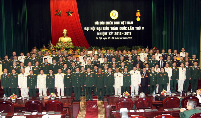 Ban Chấp hành Hội Cựu chiến binh Việt Nam nhiệm kỳ 2012 - 2017 ra mắt Đại hội. Ảnh: TTXVN