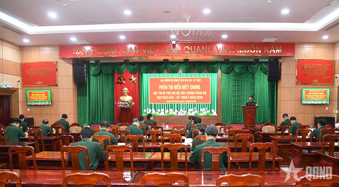 Thí sinh tham gia phần thi hiểu biết chung.