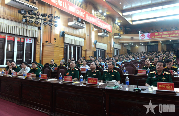 Thượng tướng Trương Thiên Tô dự khai mạc hội thi.