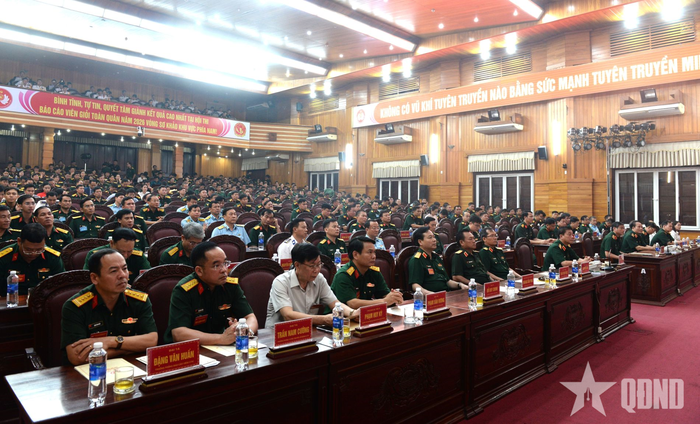 Các đại biểu dự khai mạc hội thi.