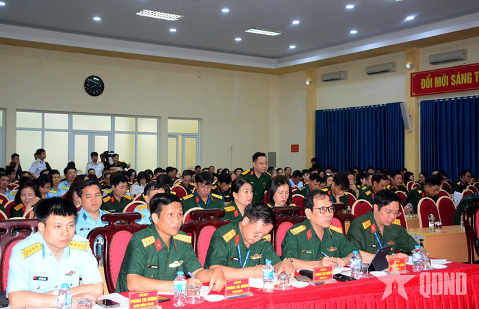 Các đại biểu tham dự hội thảo.
