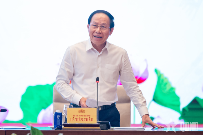 Phó thủ tướng Chính phủ Lê Tiến Châu phát biểu tại hội nghị.