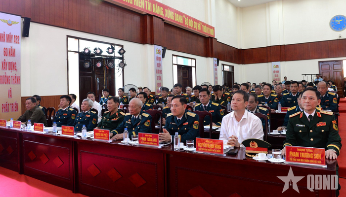  Các đại biểu tham dự buổi lễ.