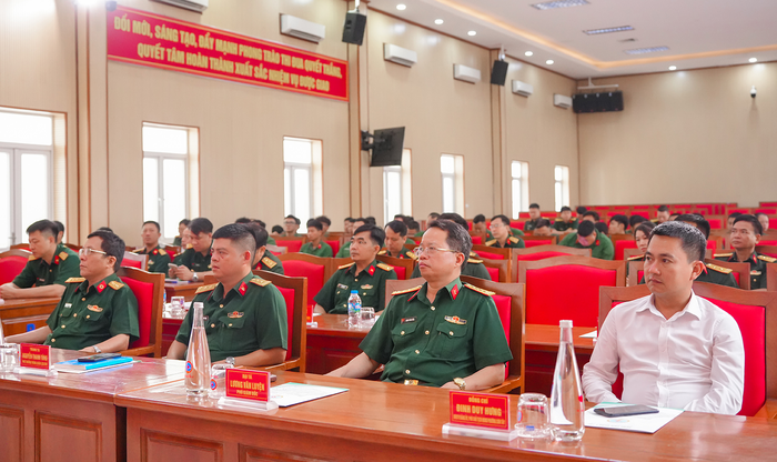 Các đại biểu dự hội nghị. 