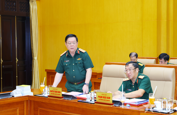 Đại tướng Nguyễn Trọng Nghĩa phát biểu tại hội nghị. 