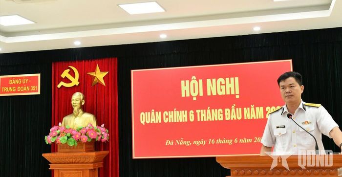  Đại tá Nguyễn Hữu Hùng, Bí thư Đảng ủy, Chính ủy Trung đoàn 351 quán triệt triển khai Nghị quyết lãnh đạo thực hiện nhiệm vụ 6 tháng cuối năm. 