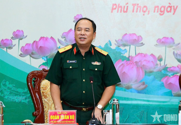  Thiếu tướng Đoàn Xuân Bộ phát biểu tại hội nghị.