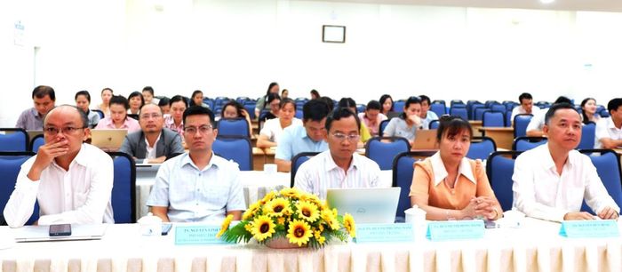 Các đại biểu tham dự hội thảo.