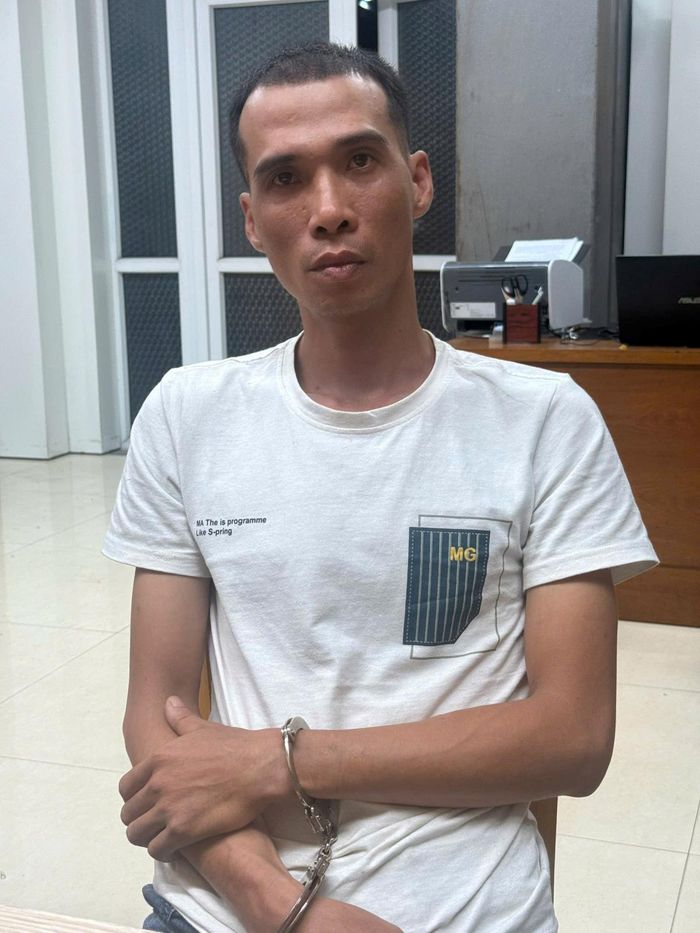 Hai đối tượng Tô Hải Đăng, Nguyễn Đạt tại cơ quan Công an.