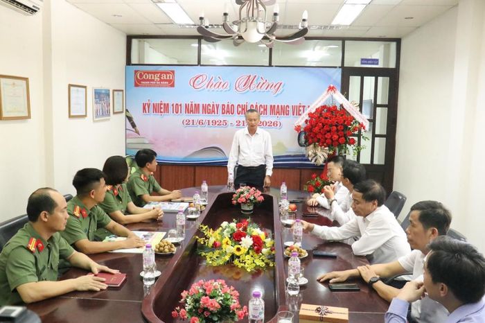 Đồng chí Đoàn Ngọc Hùng Anh- Thành ủy viên, Phó Chủ tịch HĐND thành phố đánh giá cao những kết quả nổi bật mà Ban Chuyên đề Công an TP đã đạt được trong thời gian qua trên lĩnh vực tuyên truyền, góp phần lan tỏa hình ảnh đẹp của lực lượng Công an nhân dân, phản ánh kịp thời các chủ trương, chính sách của Đảng, Nhà nước và thành phố đến với Nhân dân.
