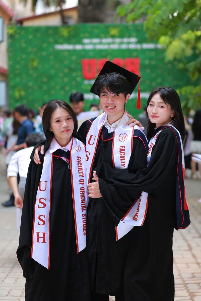 Việc tốt nghiệp Xuất sắc ngành Đông phương học mang lại cho Dương một tư duy phân tích văn hóa, xã hội sắc bén.