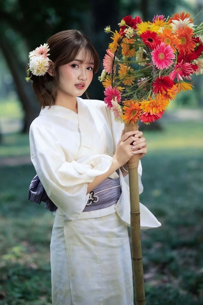 Ước mơ lớn nhất của Hà Linh là có thể dung hòa và phát triển song song hai lĩnh vực yêu thích: Kinh tế học và nghệ thuật.