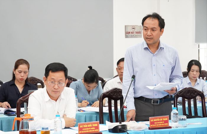  Chủ tịch UBND phường Bình Trưng Nguyễn Chí Thanh báo cáo tại buổi làm việc. Ảnh: THU HƯỜNG 