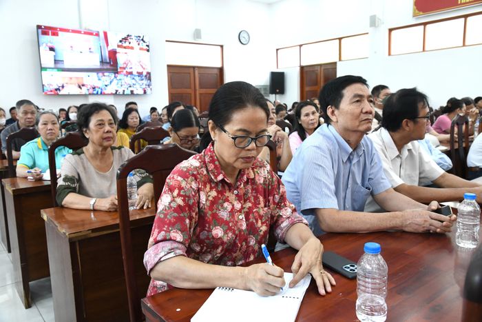  Cử tri dự hội nghị 