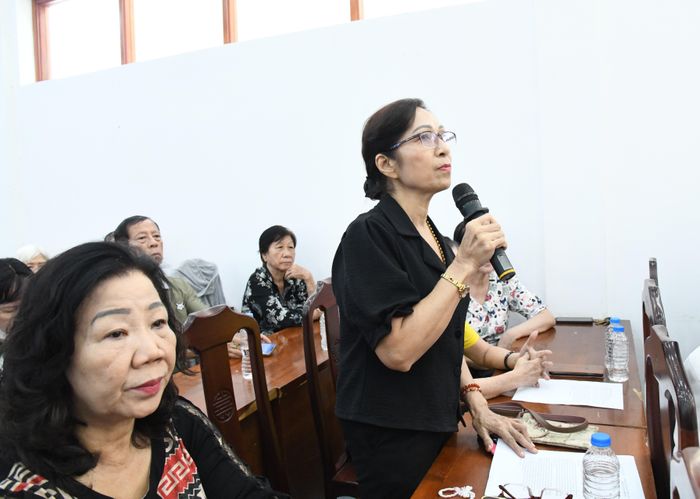  Cử tri nêu kiến nghị với tổ đại biểu HĐND TPHCM 