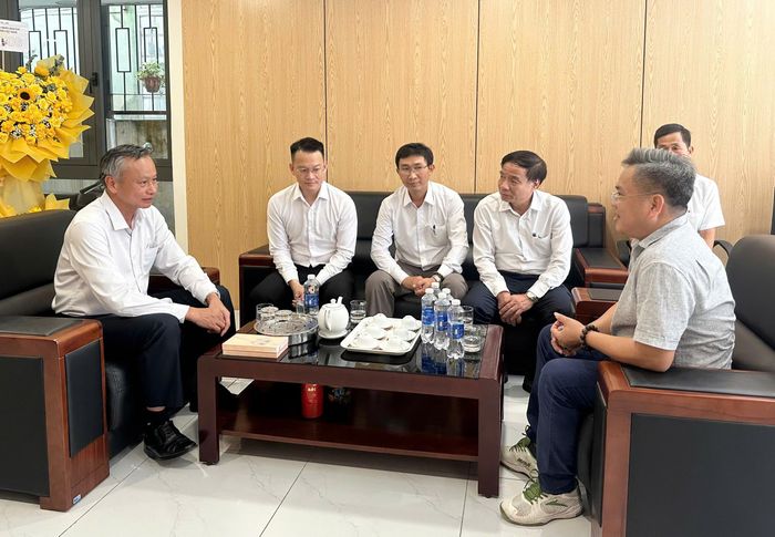  Phó Chủ tịch HĐND TP Đà Nẵng Đoàn Ngọc Hùng Anh đánh giá cao những kết quả nổi bật mà văn phòng đại diện đạt được trong thời gian qua. Ảnh: XUÂN QUỲNH 