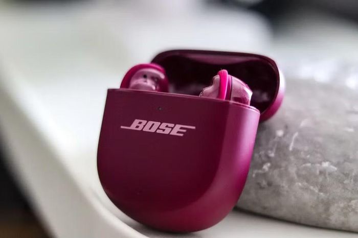Bất chấp mức giá từ hơn 4 triệu đến gần 7 triệu đồng, tương đương cả tháng lương của không ít người lao động, những mẫu tai nghe cao cấp như Bose QuietComfort Ultra Earbuds 2, Sony WF-1000XM6 hay Marshall Motif II A.N.C vẫn đang được nhiều tín đồ công nghệ và âm nhạc săn đón nhờ trải nghiệm vượt xa các sản phẩm phổ thông trên thị trường.