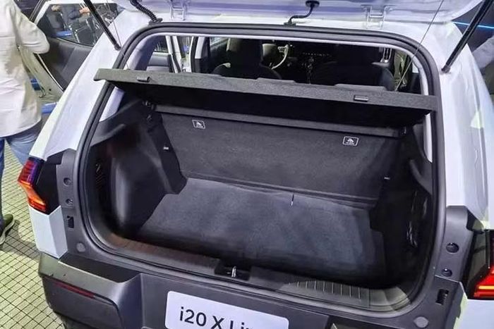 Tại thị trường Brazil, giá bán của Hyundai i20 2027 mới sẽ dao động từ 99.990-139.990 Real (khoảng 519-728 triệu đồng). Xe cạnh tranh với các đối thủ như Volkswagen Polo, Chevrolet Onix, Toyota Yaris và Fiat Argo. Tại châu Âu, Hyundai hiện vẫn phân phối i20 thế hệ thứ ba vốn đã ra mắt từ năm năm 2020, được nâng cấp vào năm 2023 và sản xuất tại Thổ Nhĩ Kỳ.