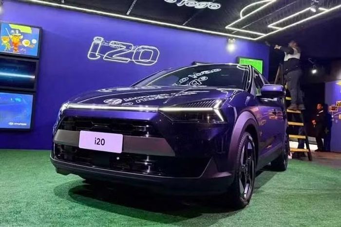 Hyundai cũng được cho là sẽ điều chỉnh một số chi tiết ngoại thất, nội thất và tinh chỉnh hệ thống treo để phù hợp hơn với điều kiện đường sá cũng như thị hiếu khách hàng châu Âu. Ngoài ra, phiên bản châu Âu nhiều khả năng sẽ tiếp tục có biến thể N Line thể thao hơn và phiên bản hiệu suất cao i20 N hoàn toàn mới, sử dụng hệ truyền động hybrid tự sạc mạnh mẽ hơn.