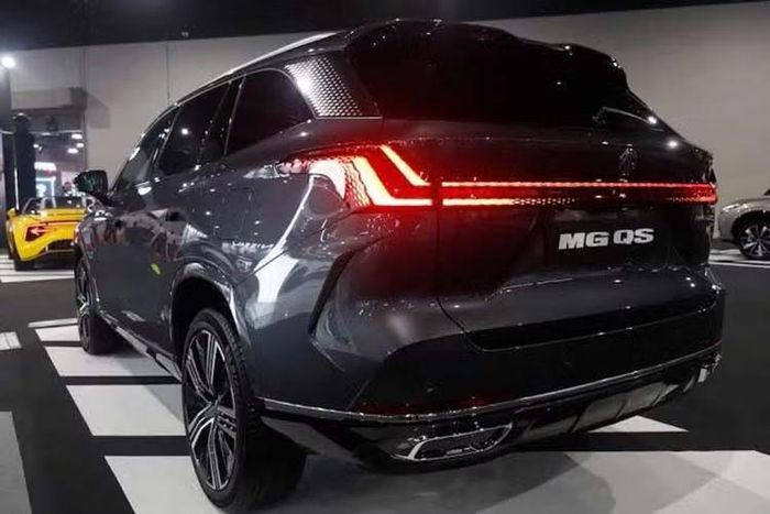 Xe được trang bị hệ dẫn động cầu trước hoặc hệ dẫn động bốn bánh toàn thời gian. Chiếc xe được trưng bày tại triển lãm KLIMS 2026 sử dụng hệ dẫn động AWD.