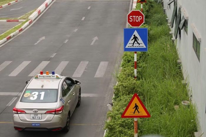 Phần thi thực hành lái ô tô, đoạn đường tối thiểu sẽ là 5km. (Ảnh minh họa)