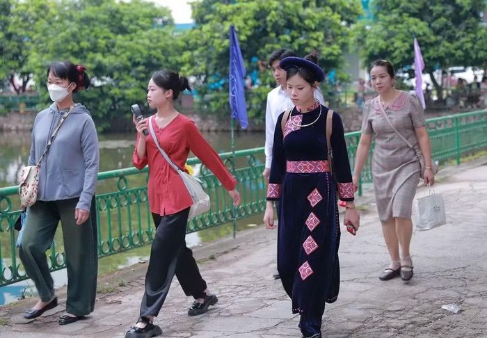 Thí sinh ngành Âm nhạc lại có sự đầu tư về trang phục biểu diễn.