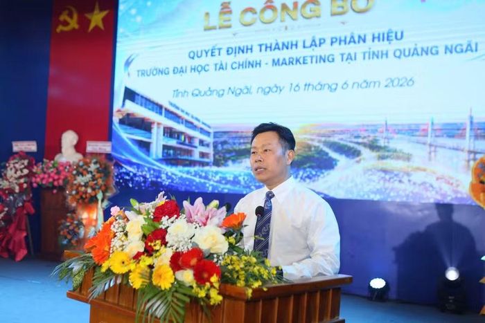 Thứ trưởng Bộ GD&ĐT Lê Quân phát biểu tại Lễ công bố quyết định thành lập Phân hiệu Trường Đại học Tài chính - Marketing tại tỉnh Quảng Ngãi.