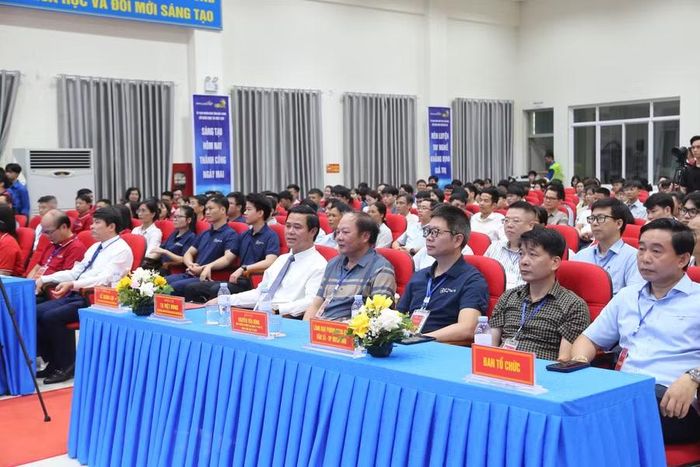 Đại biểu dự kỳ thi.