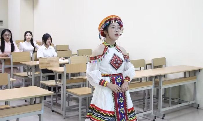 Thí sinh dự thi năng khiếu vào ngành Giáo dục mầm non.