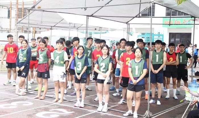 Các thí sinh dự thi ngành Giáo dục Thể chất.